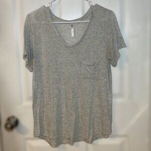 ⭐️ 3/$13 Tresics Gray Short Sleeve Blouse